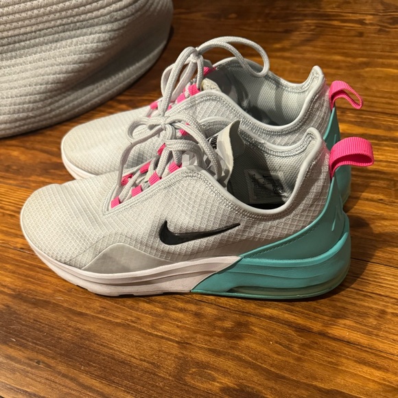 Nike Air Max Motion 2 Gray - Picture 1 of 5